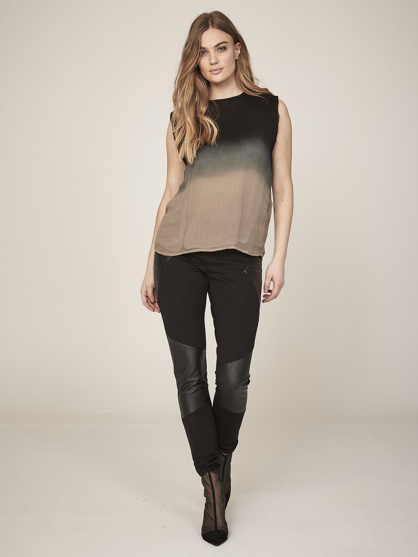 JORA_patterned_top-Tops_and_T-shirts-7022-56-Black-3_1350x1800