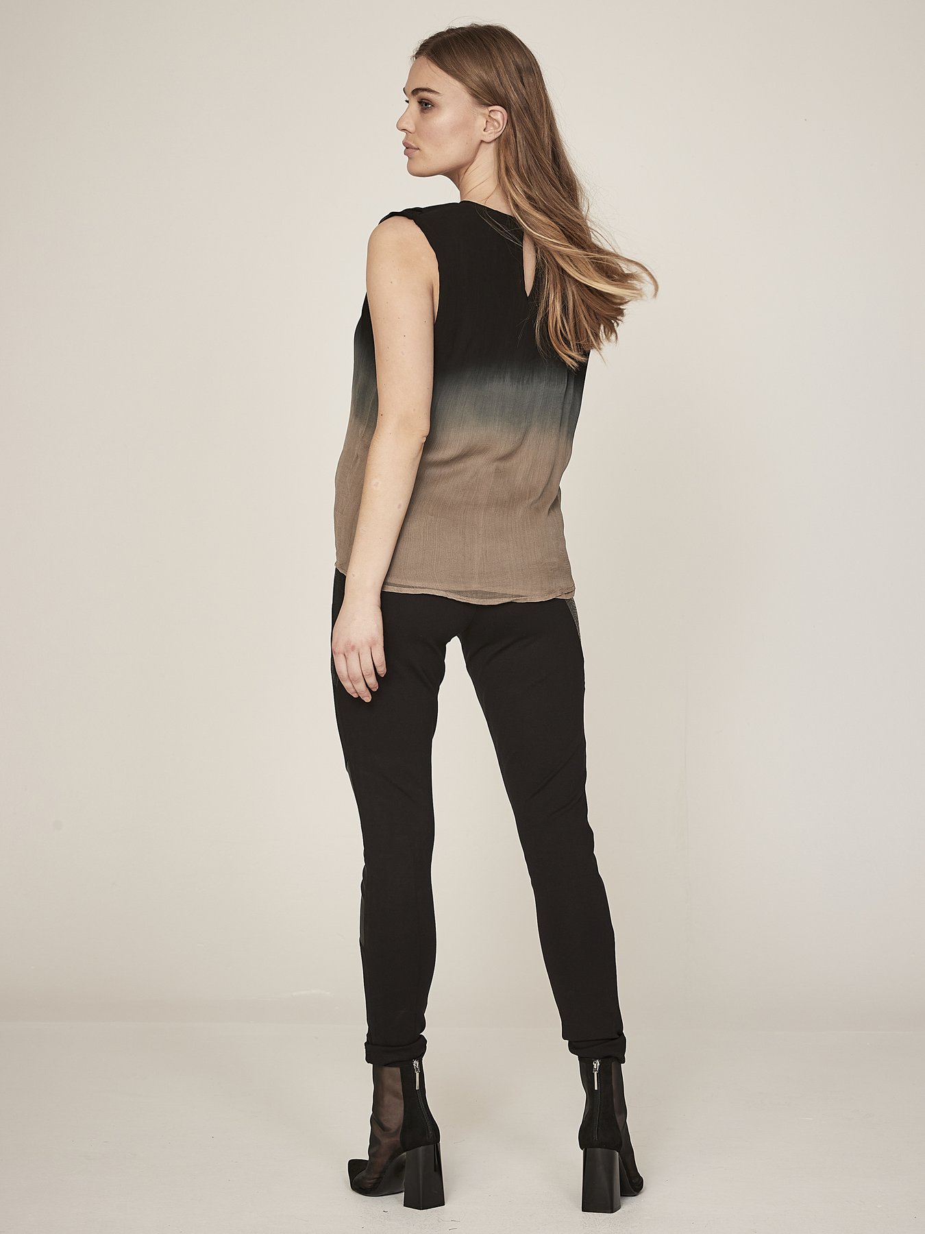 JORA_patterned_top-Tops_and_T-shirts-7022-56-Black-5_1350x1800