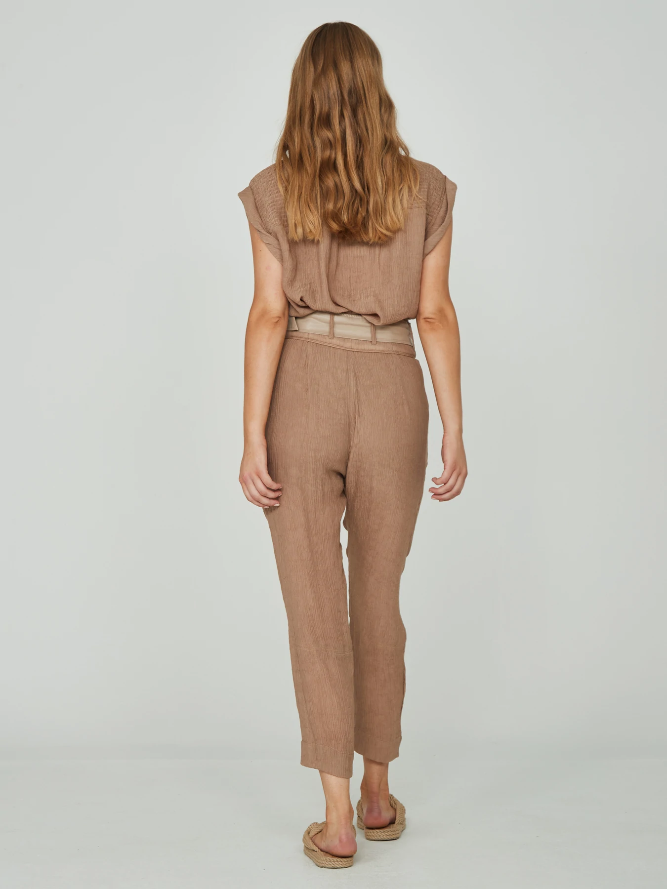 LUCI_7_8_trousers-Trousers-7200-10-211_Light_Taupe-5_1350x1800