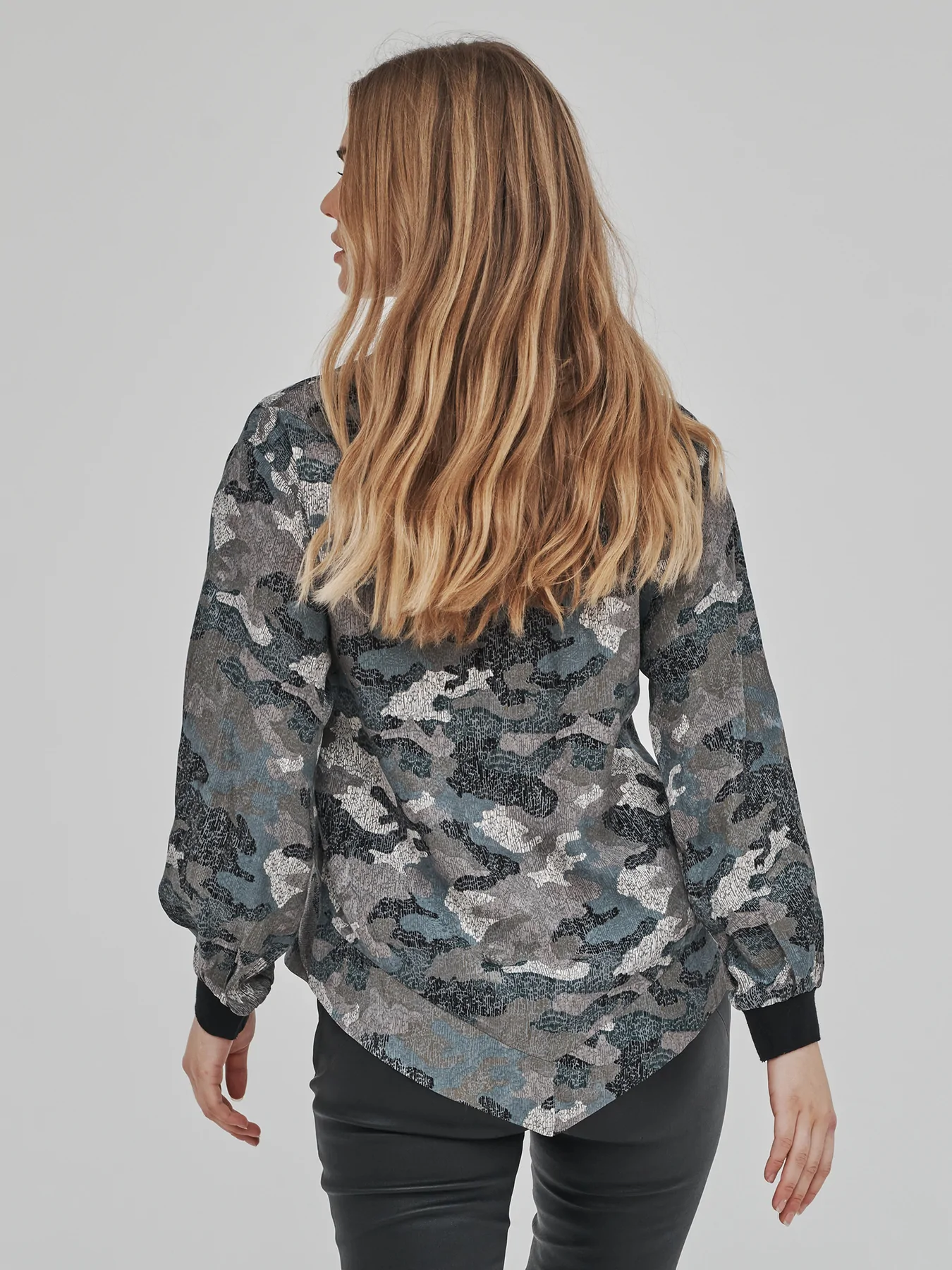 MAISE_patterned_shirt-Shirts-7316-40-391_Rain_Forest_mix-3_1350x1800