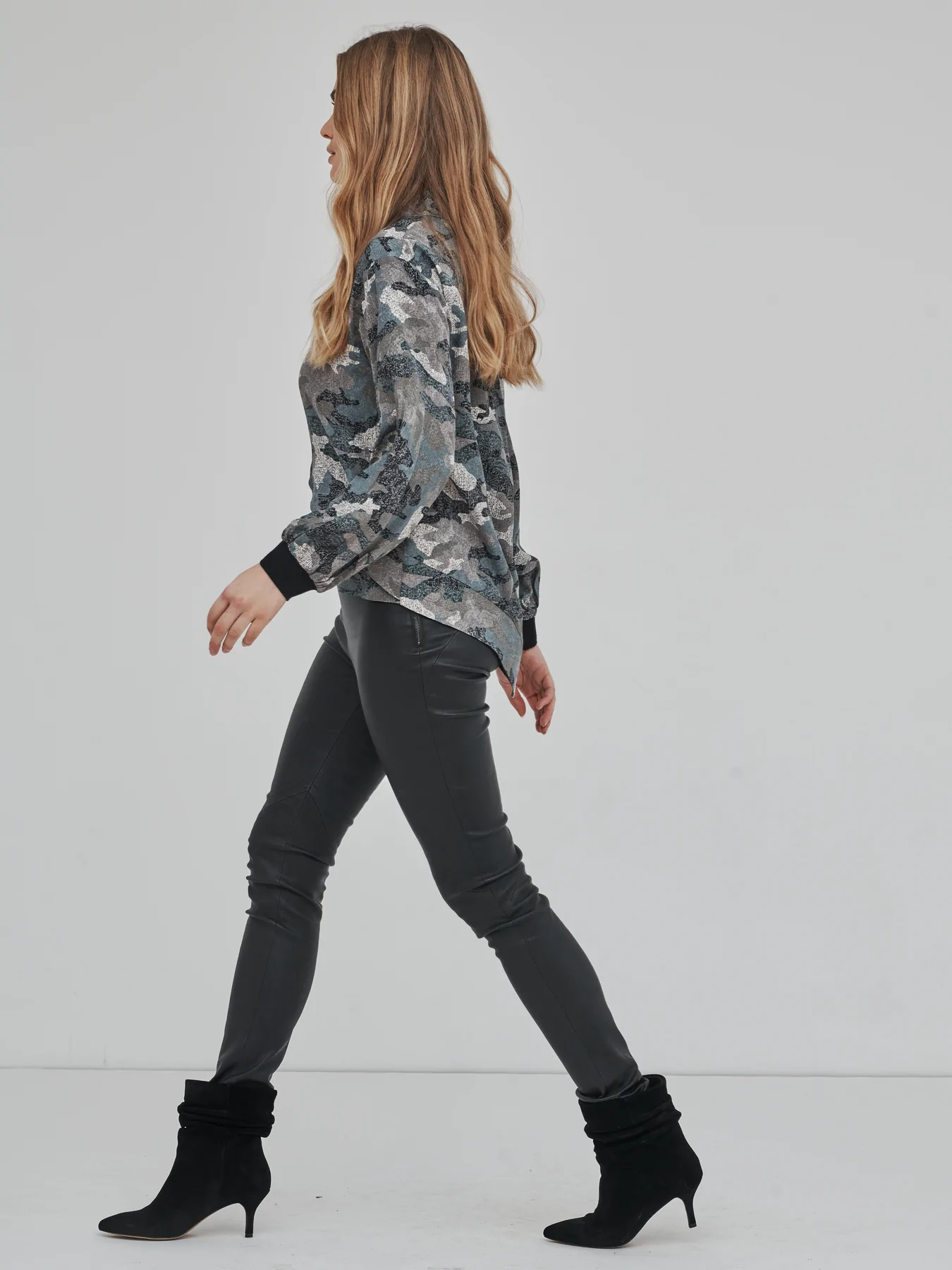 MAISE_patterned_shirt-Shirts-7316-40-391_Rain_Forest_mix-5_1350x1800