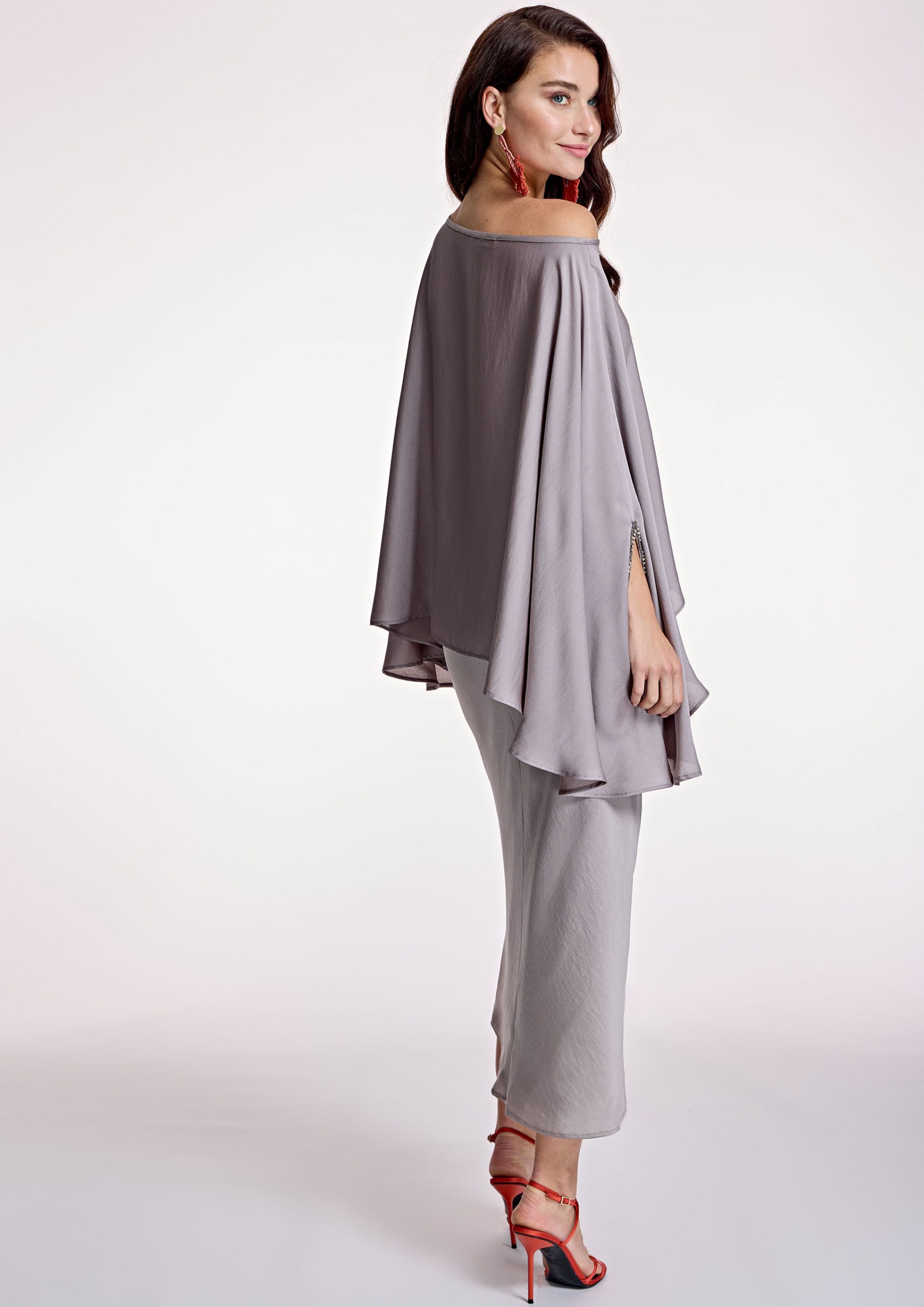 blusa-fluida-tipo-capa-topo