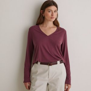 Camiseta cuello pico granate