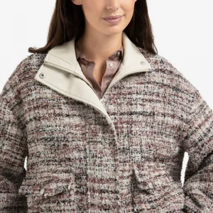Chaqueta bouclé con flecos y cuello alto