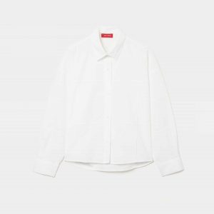 Camisa de algodón con costuras detalladas.
