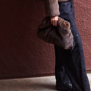 Bolso de hombro efecto pelo marrón