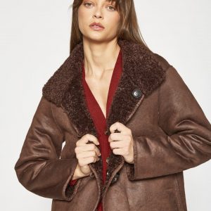 Abrigo reversible de borrego y efecto ante VAN-DOS