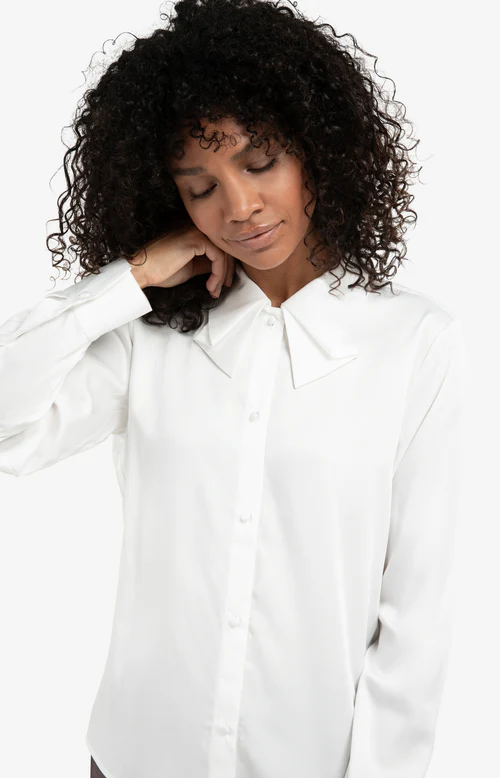 blouse-with-bow-detail-in-the-collar_662faf41-a0f4-4db5-968c-c1643bb89876