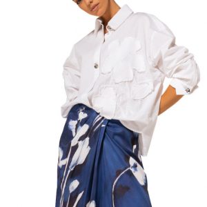 Camisa extragrande con detalle floral deshilachado CAROLINE BISS