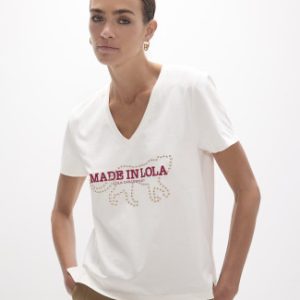 Camiseta con bordado y tachas.LOLA CASADEMUNT