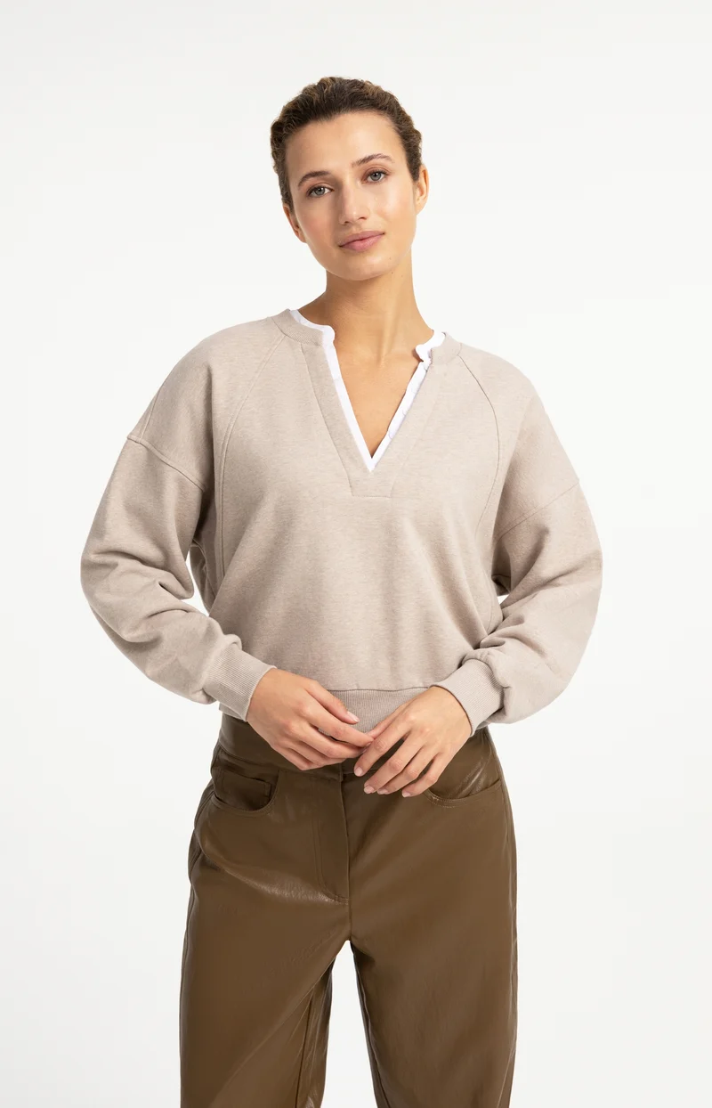 sweatshirt-with-v-neck-and-woven-collar_2a878a45-f10a-495b-a00f-2a6717dc92b2