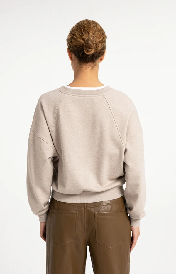 sweatshirt-with-v-neck-and-woven-collar_4df2dd8a-c5e4-4a79-a0da-e0df9748d7f1
