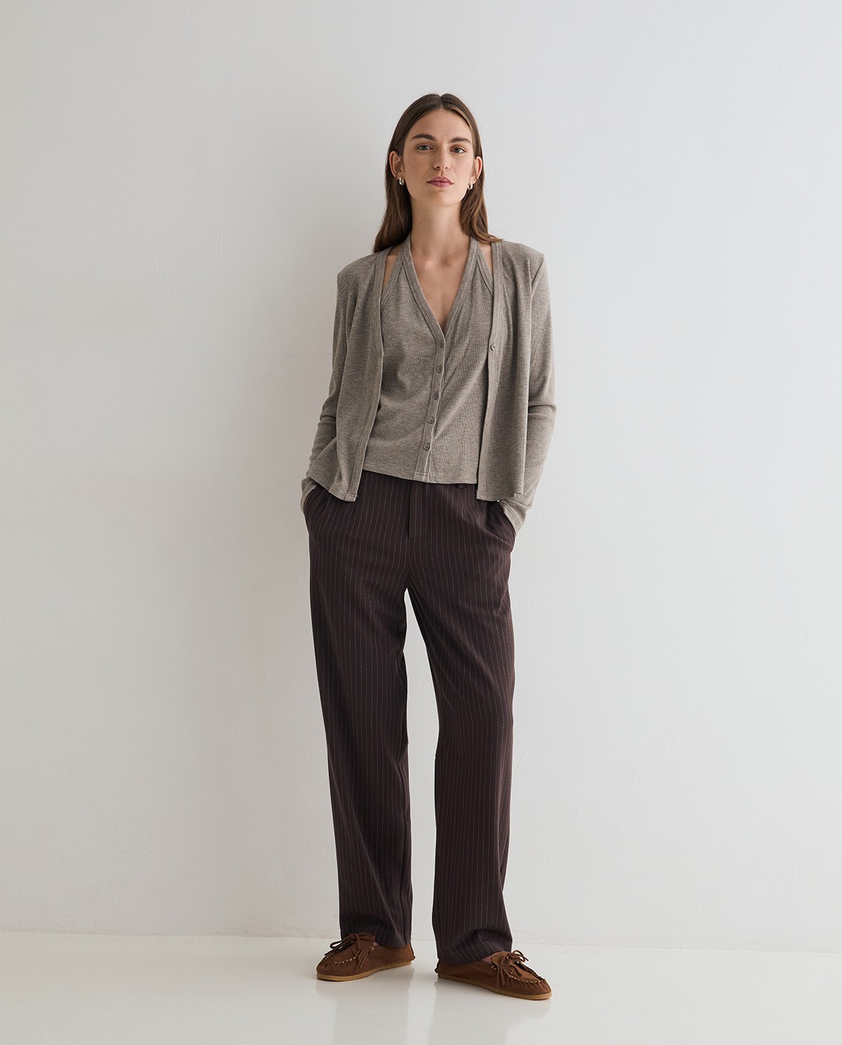 PANTALONES RECTOS RAYA DIPLOMÁTICA YERSE - Imagen 1
