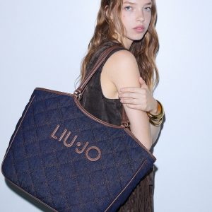 Bolso tote tamaño grande en denim acolchado LIUJO BAGS (disponible en marrón chocolate sin pespuntes)