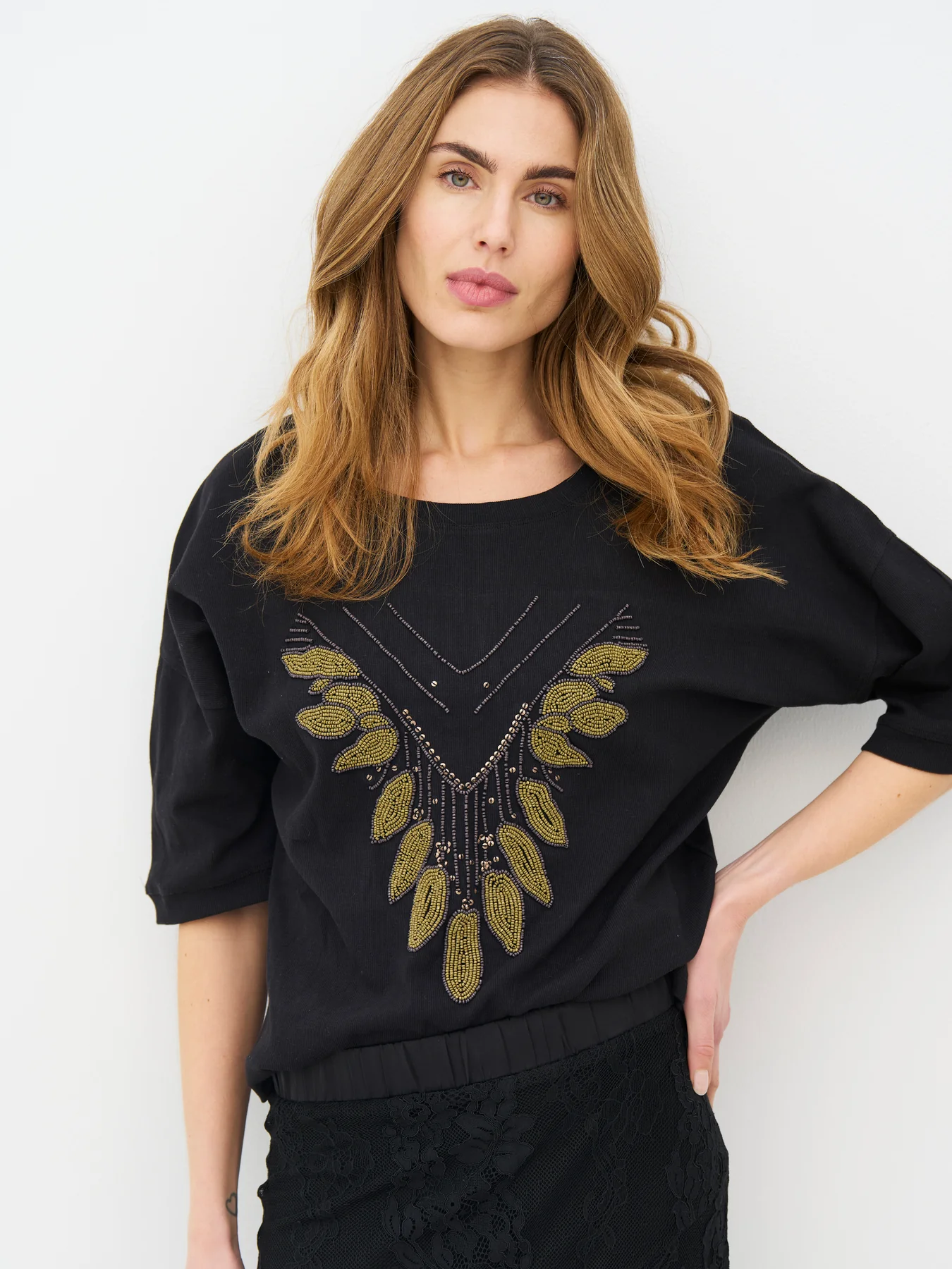 ERIN_Tee-Tops_and_T-shirts-8935-50-Black-3_1350x1800