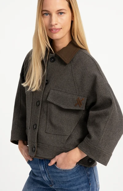 oversized-wool-blend-jacket-with-contrast-collar_877cb7f8-b702-4f78-82ba-917f1c4d8cb2