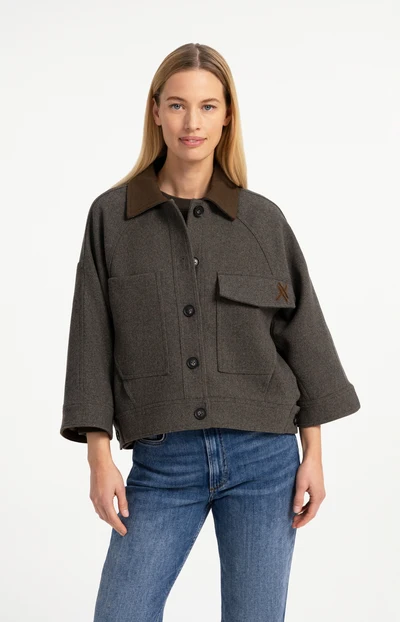 oversized-wool-blend-jacket-with-contrast-collar_9848d7cd-2021-4e40-88fc-0b2fd4f0dc85