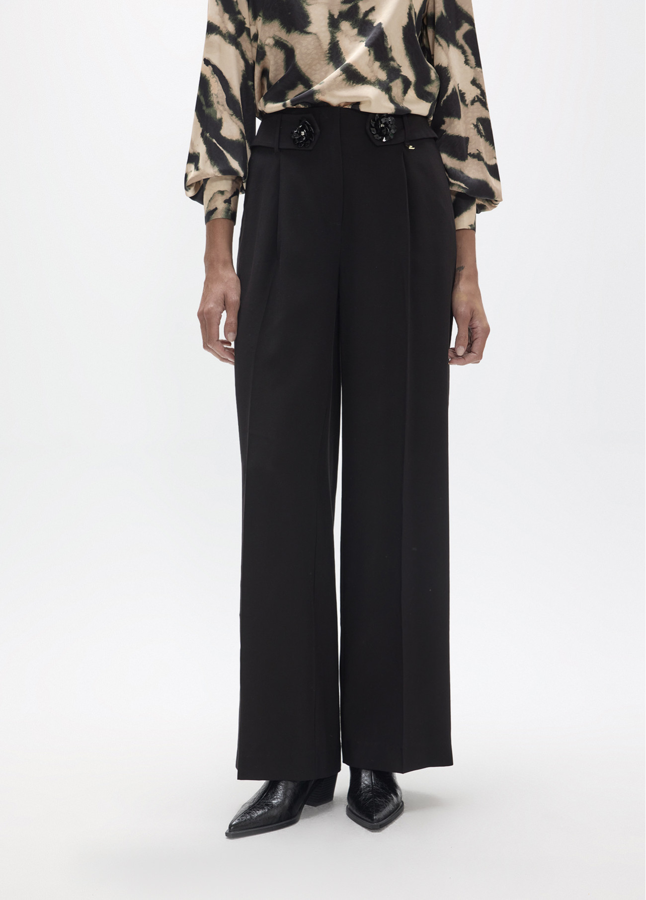 Pantalón palazzo con detalle flor LOLA CASADEMUNT - Imagen 3